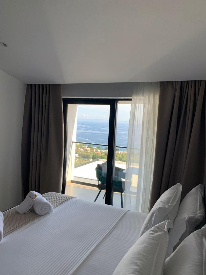 Black Diamond Hotel Dhërmi Dış mekan fotoğraf