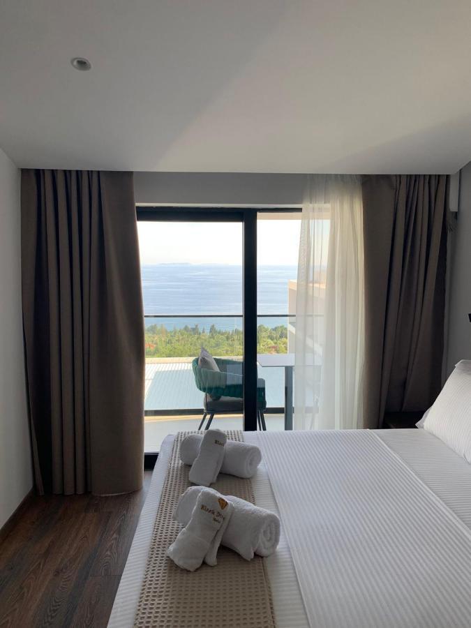 Black Diamond Hotel Dhërmi Dış mekan fotoğraf