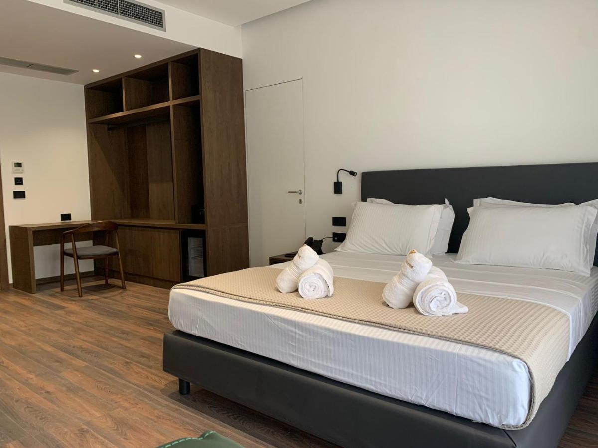 Black Diamond Hotel Dhërmi Dış mekan fotoğraf