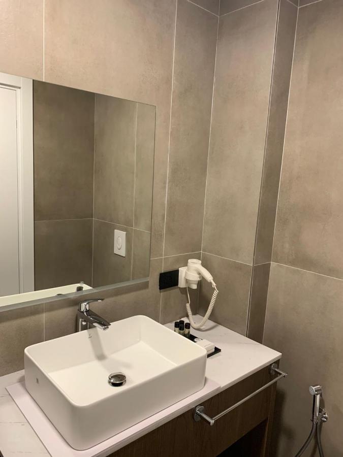 Black Diamond Hotel Dhërmi Dış mekan fotoğraf