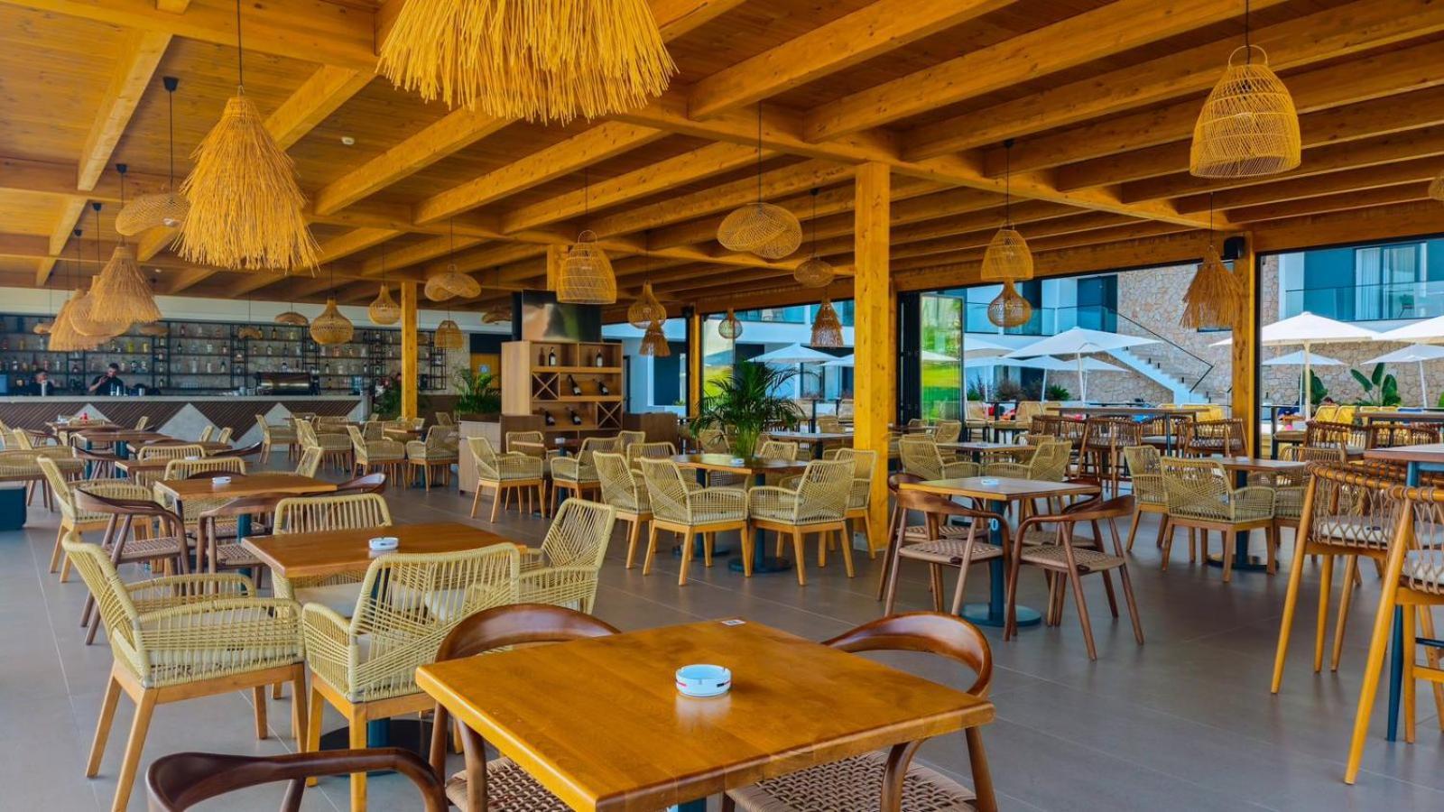 Black Diamond Hotel Dhërmi Dış mekan fotoğraf