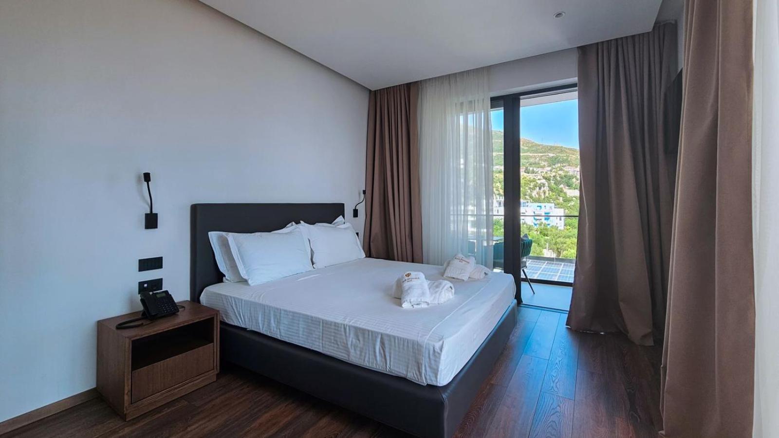 Black Diamond Hotel Dhërmi Dış mekan fotoğraf