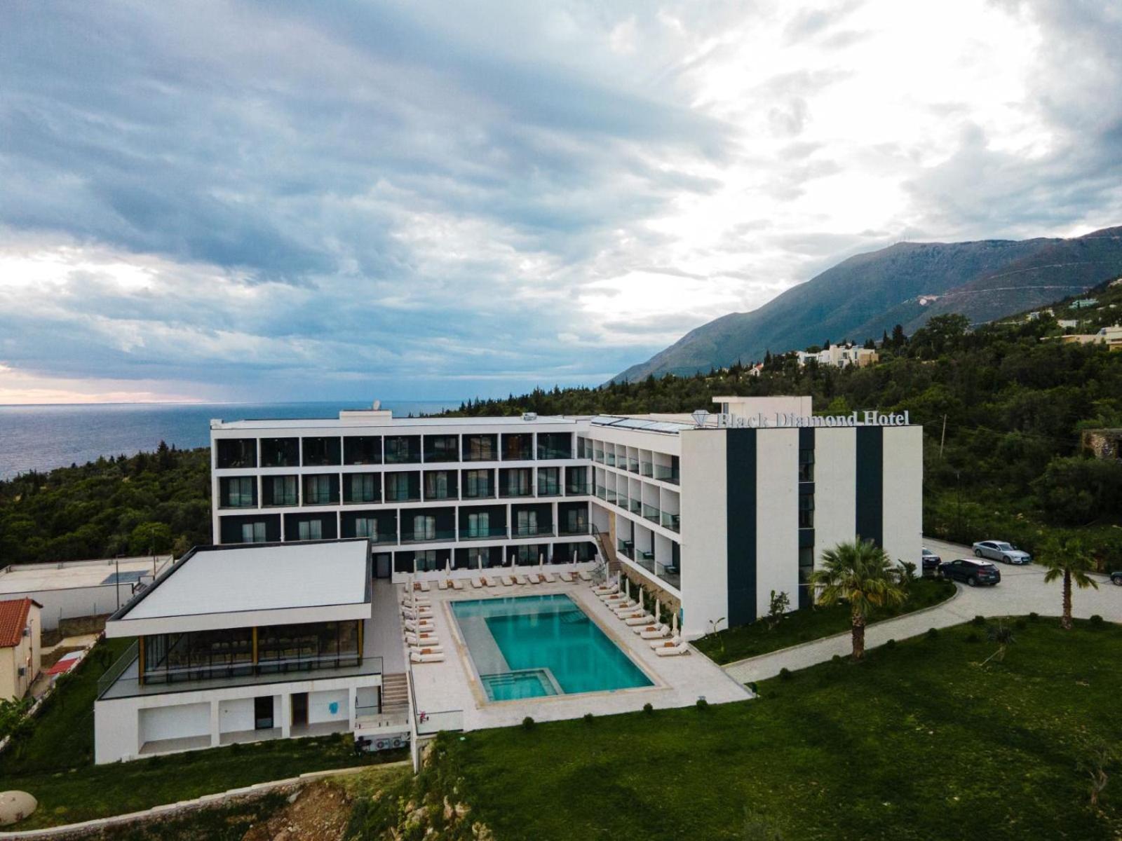 Black Diamond Hotel Dhërmi Dış mekan fotoğraf